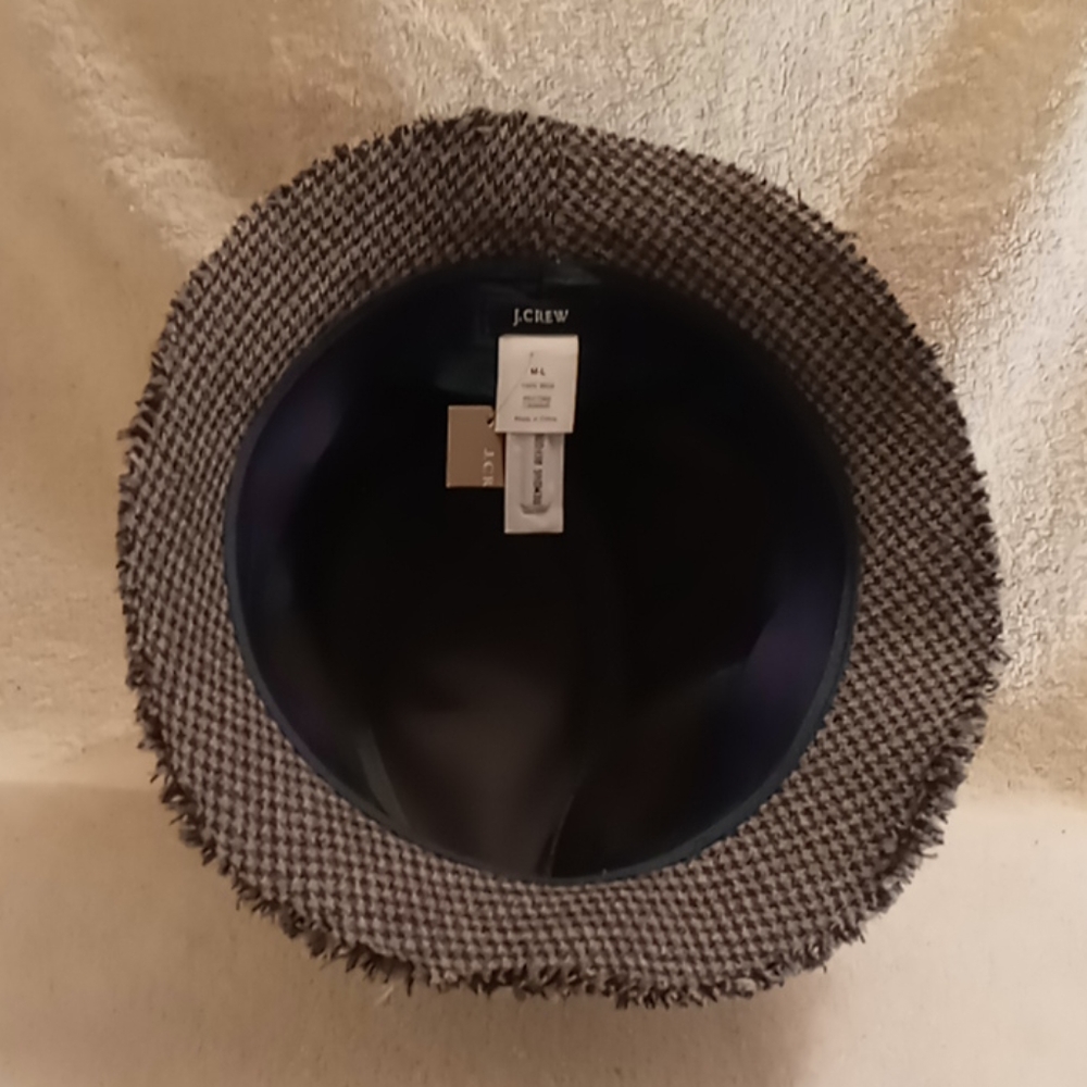 J.Crew woman's wool hat size meduim/ Large - Picture 3 of 4